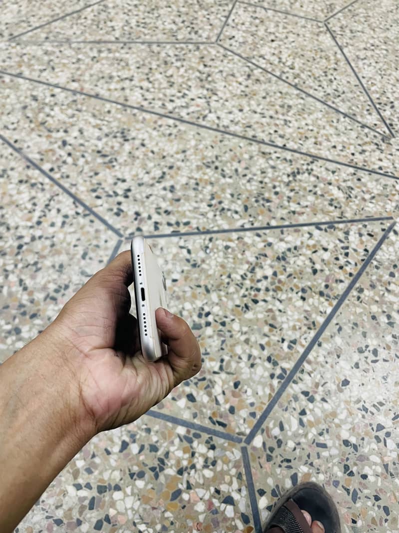 iPhone 11 6