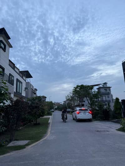 HOT LOCATION CRYSTAL BLOCK BETWEEN HOUSES PLOT