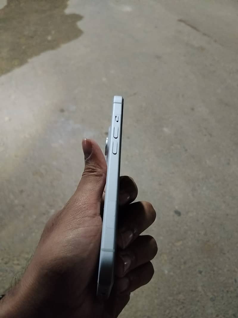 Apple iPhone 15 2