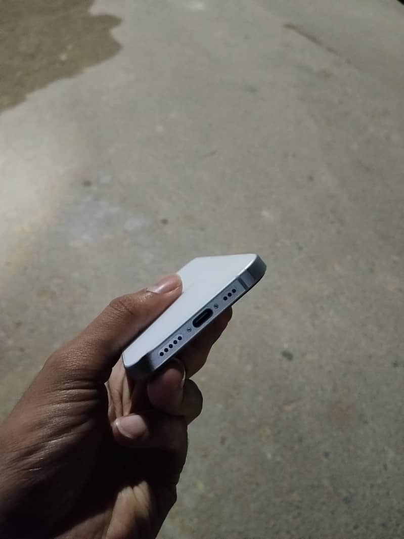 Apple iPhone 15 5
