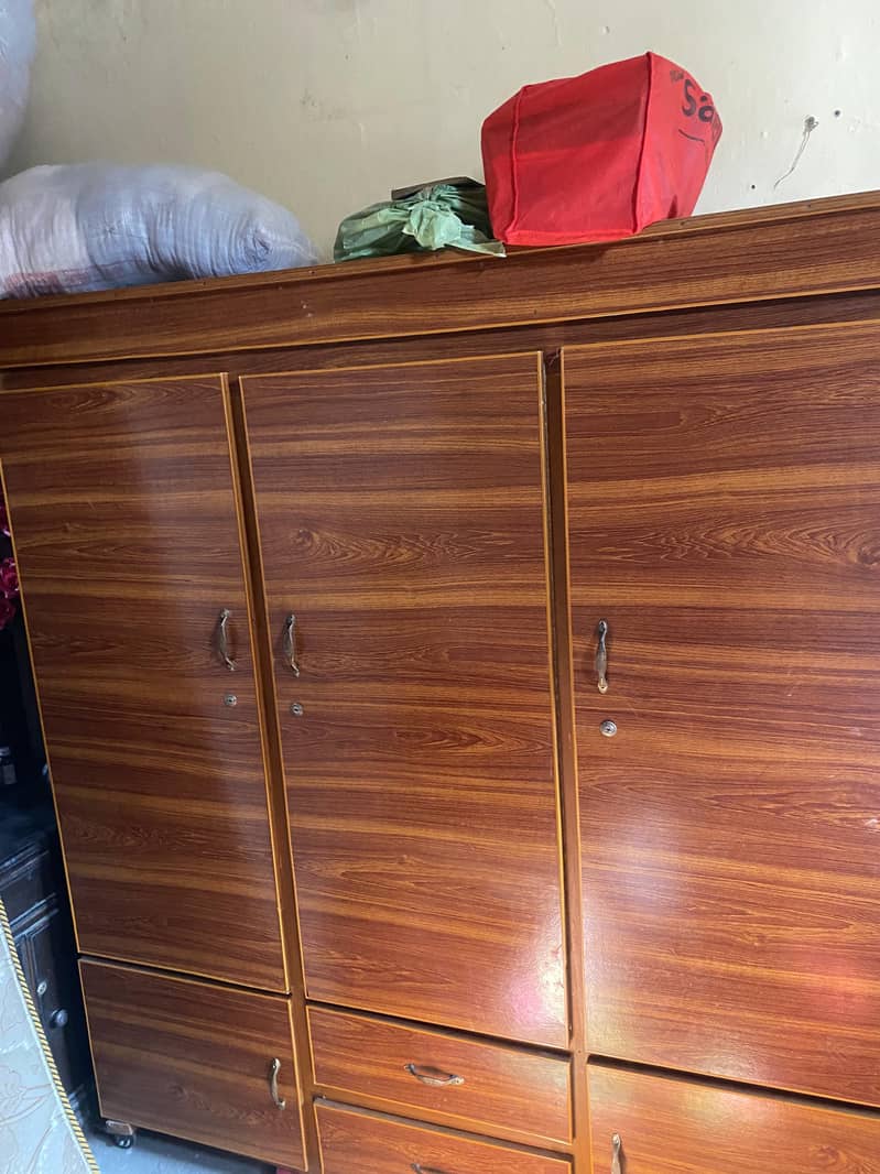 ALMARI WARDROBE 0