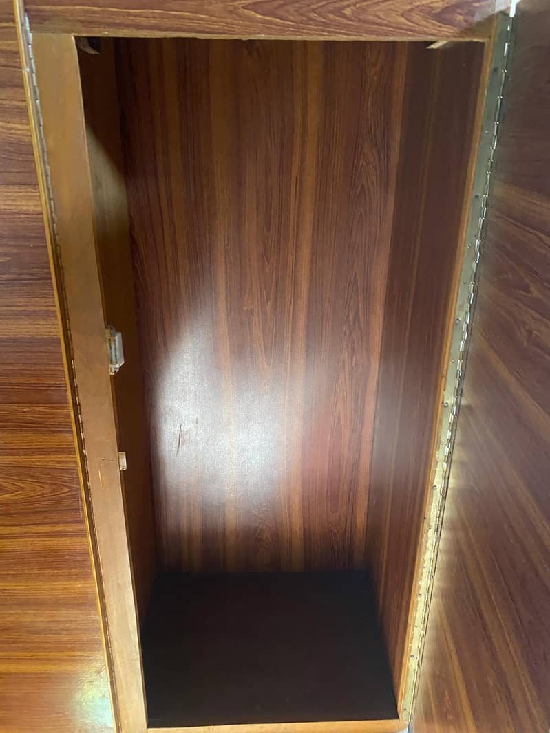 ALMARI WARDROBE 1
