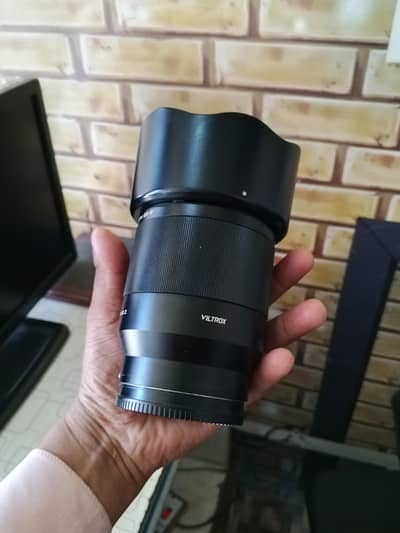 85mm 1.8 Nikon Z mount brand new condition frnt back cap hud with box