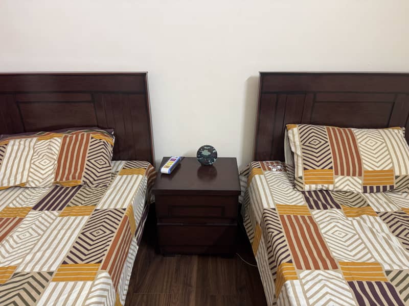 2 single beds with a side table 3