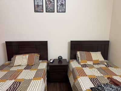 2 single beds with a side table