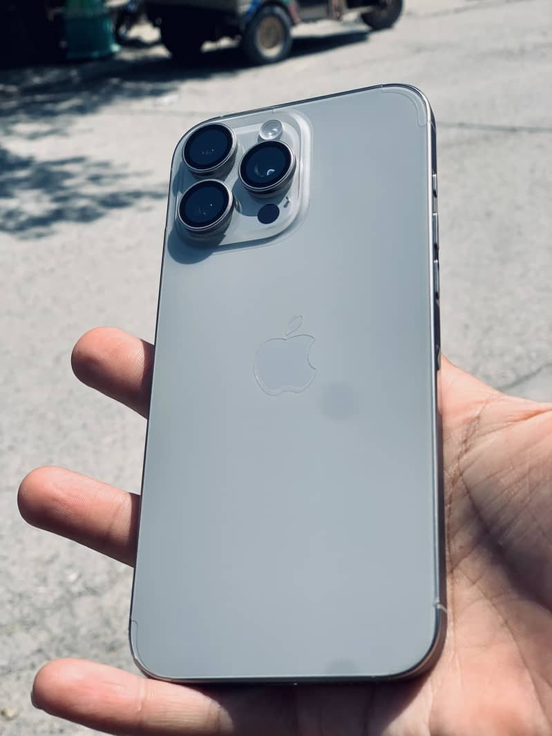 iPhone 16 pro Max 2