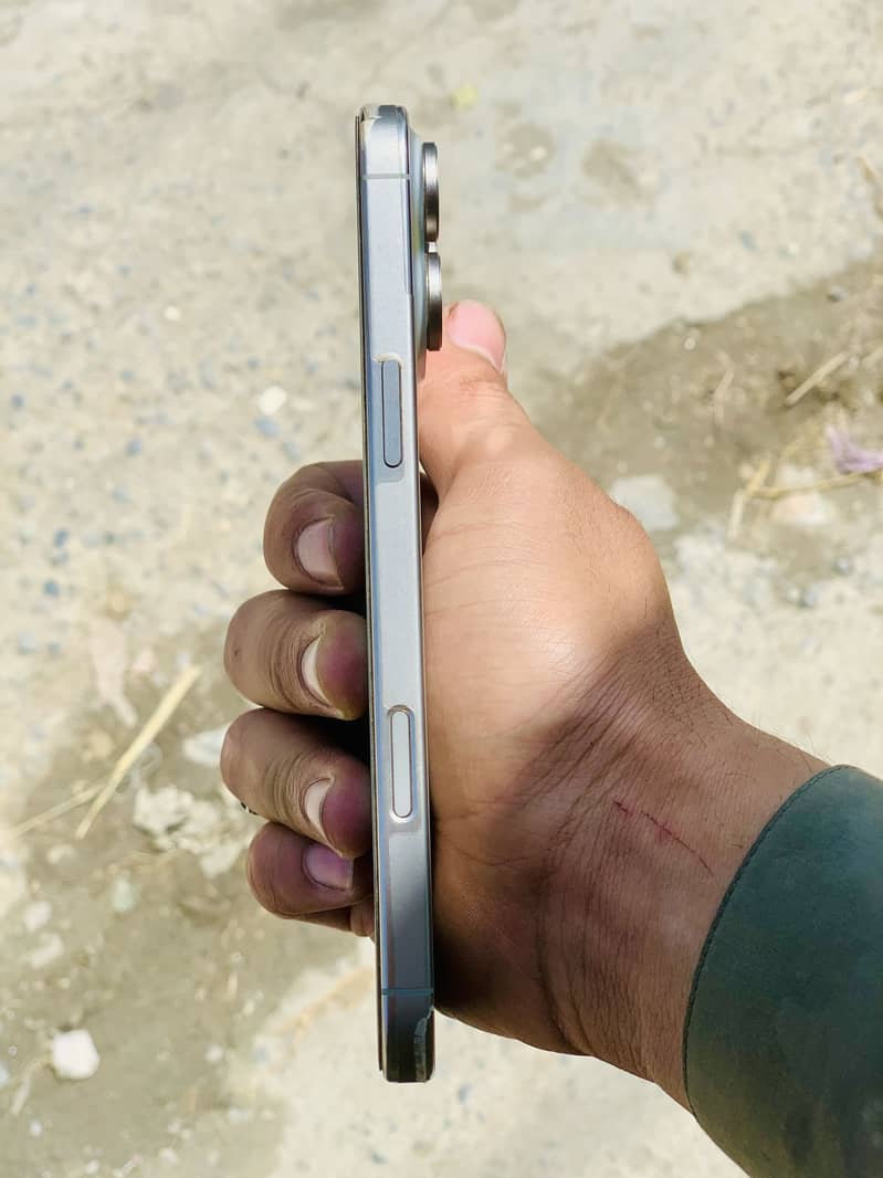 iPhone 16 pro Max 3