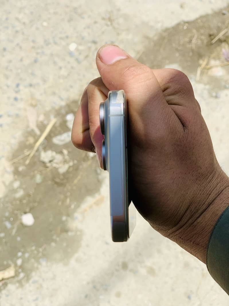 iPhone 16 pro Max 5