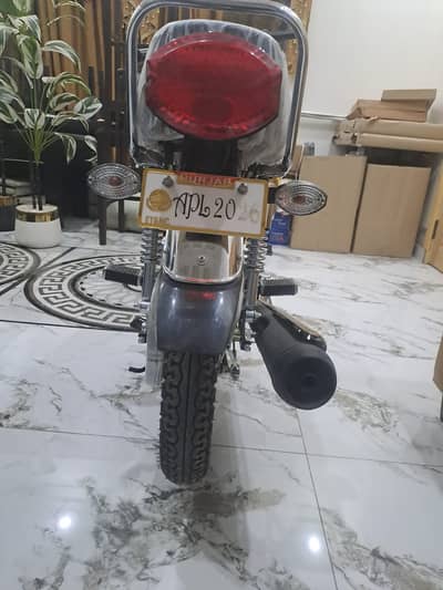 Honda 125 special edition black and gold