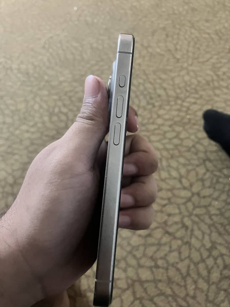 Iphone 15 pro JV 3