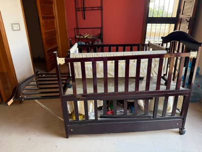 Baby cot with Jhula for sale