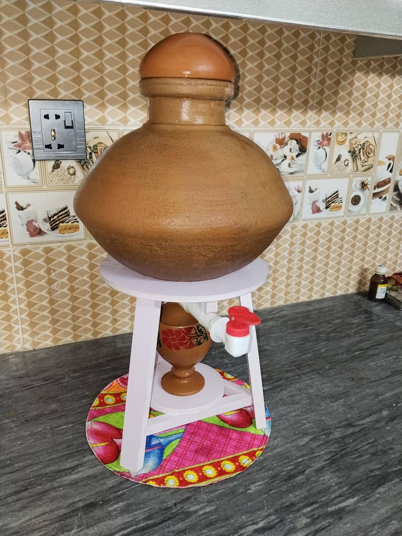 مٹی کا خوبصورت واٹر مٹکا اسٹینڈ کے ساتھ  1