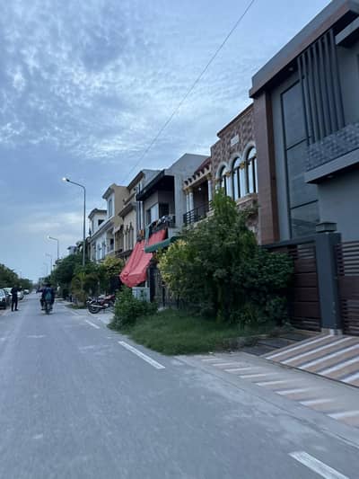 TULIP BLOCK BUILDER LOCATION PLOT 5 MARLA FOR SALE