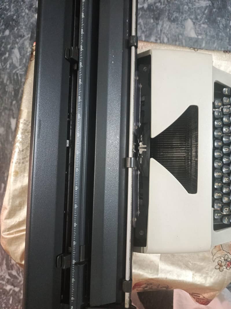 typewriter 1