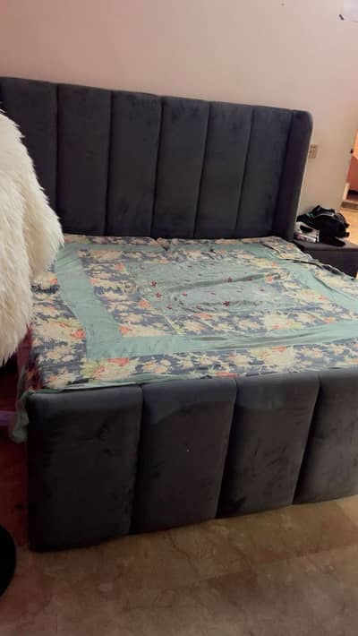 Full cushion bed and wardrobe in good