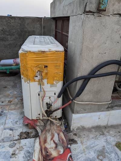 invatar ac 1 ton used Dawlance 20 fit paip all ok gas install krni he