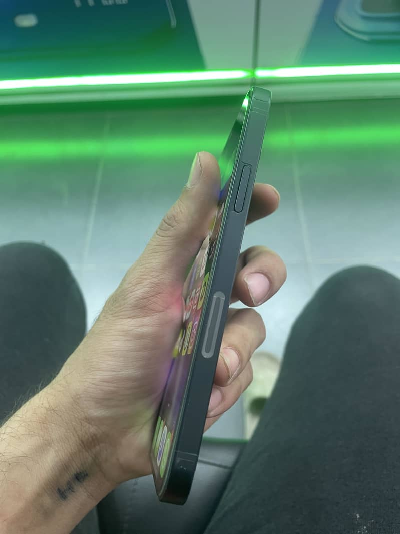Iphone 12 4