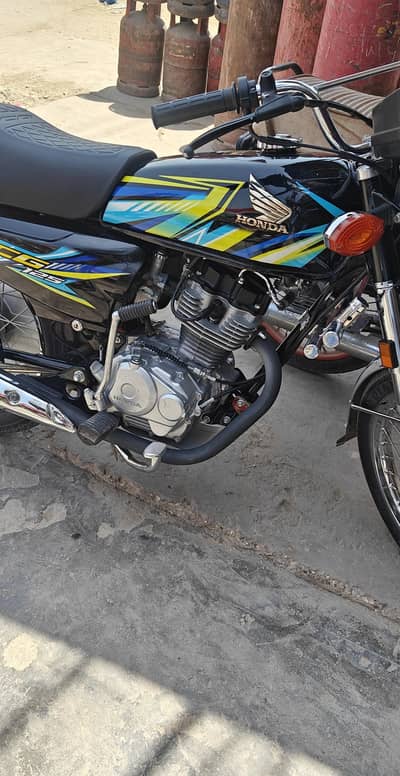 Honda 125 with all ok larkanna number