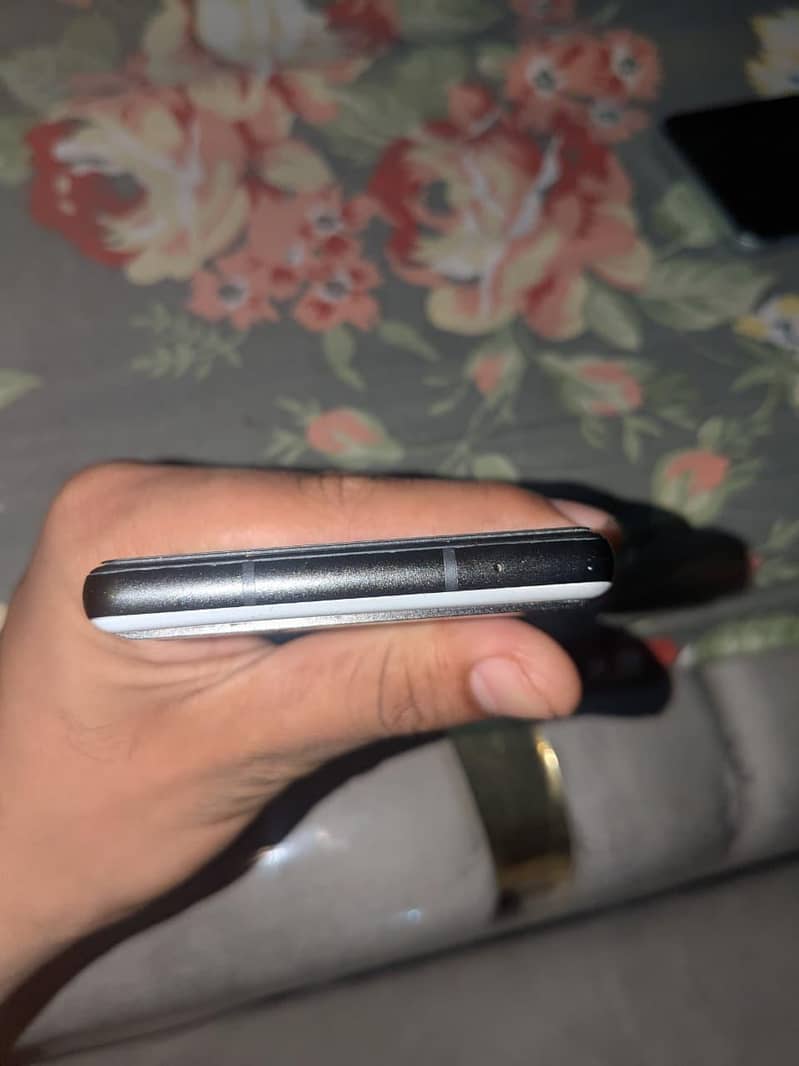 Google Pixel 6A 1