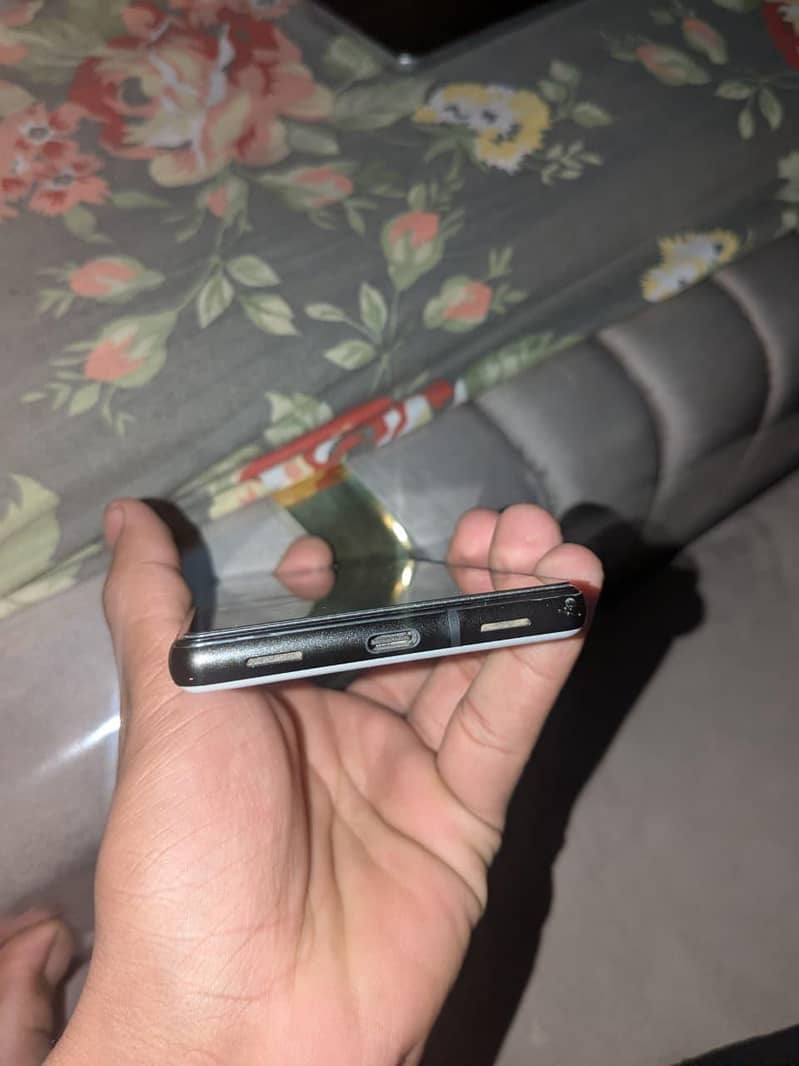 Google Pixel 6A 3