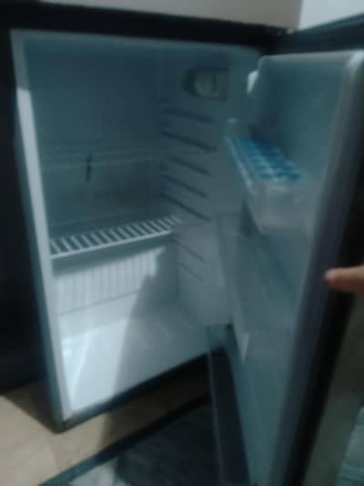 Hair Refrigerator in Very good condition Medium size