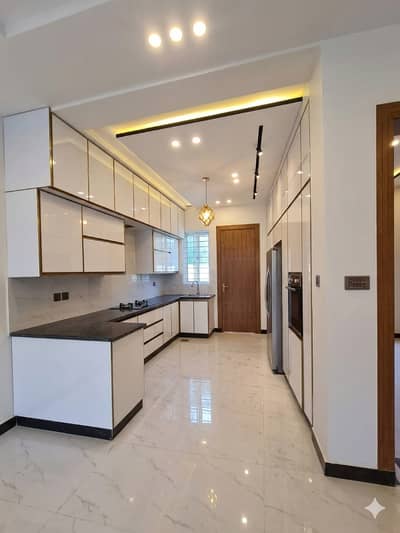 House Spread Over 5 Marla In Bahria Town Phase 8 - Block M