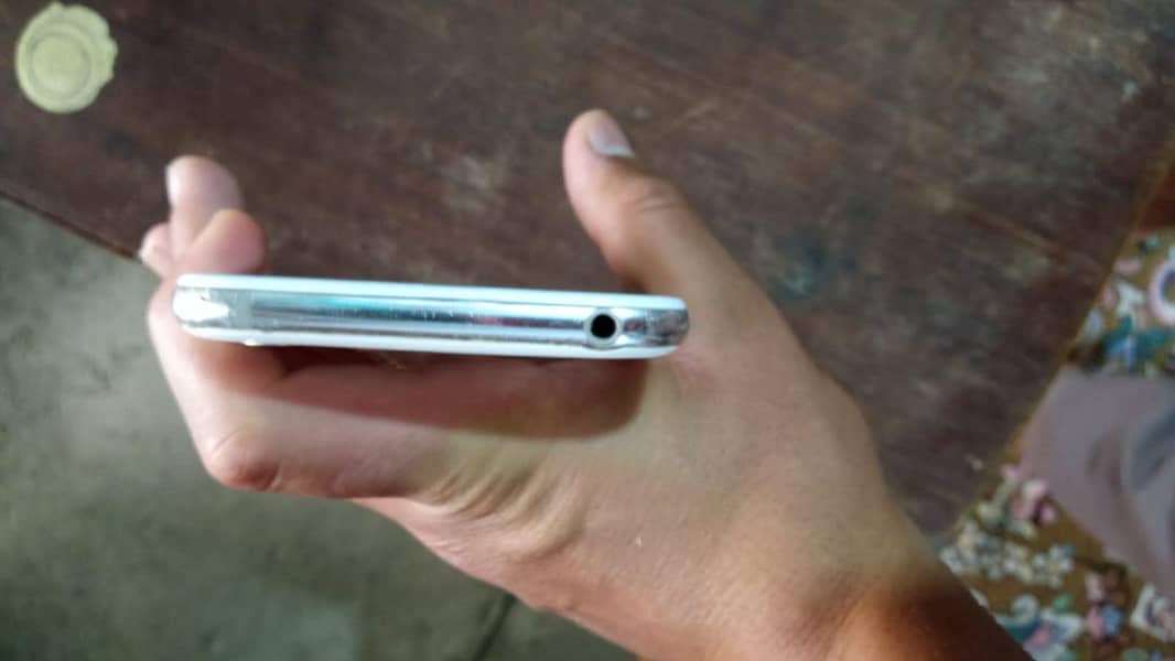 Aquos 4