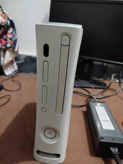 Xbox 360 , 250GB ( 31 games installed ) with 2 wired controllers
