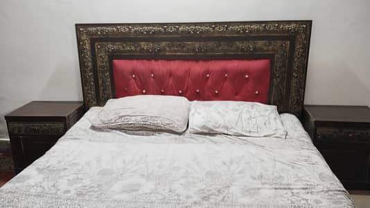 urgent sale bad and side table with dressing