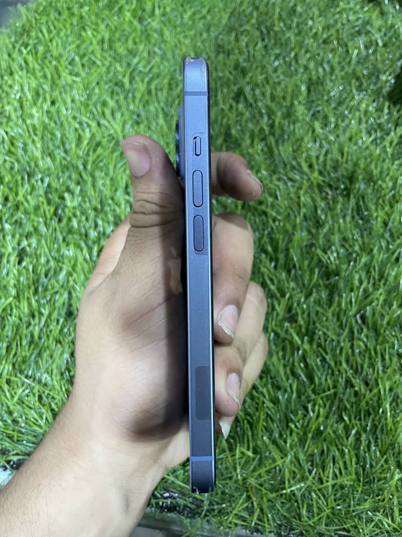 iPhone 14 3
