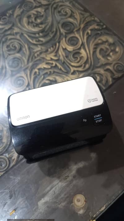 OMRON Evolv Bluetooth Wireless Upper Arm Blood Pressure Monitor.