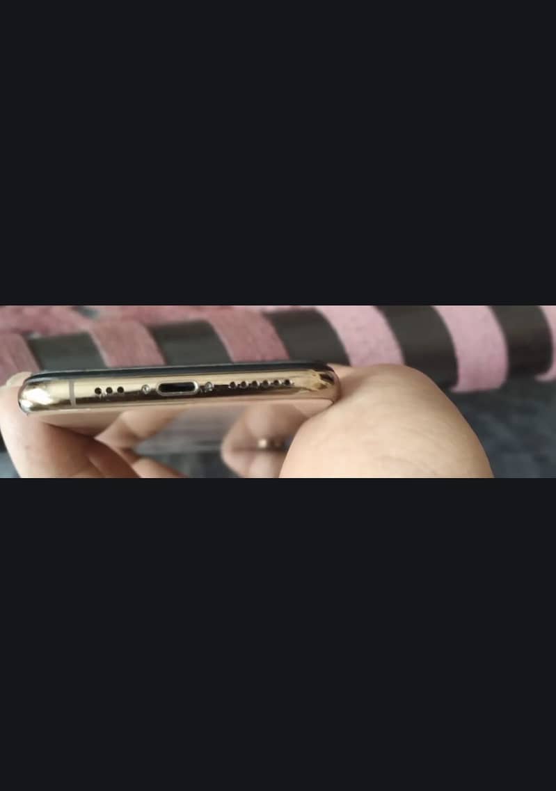 iPhone XS 4