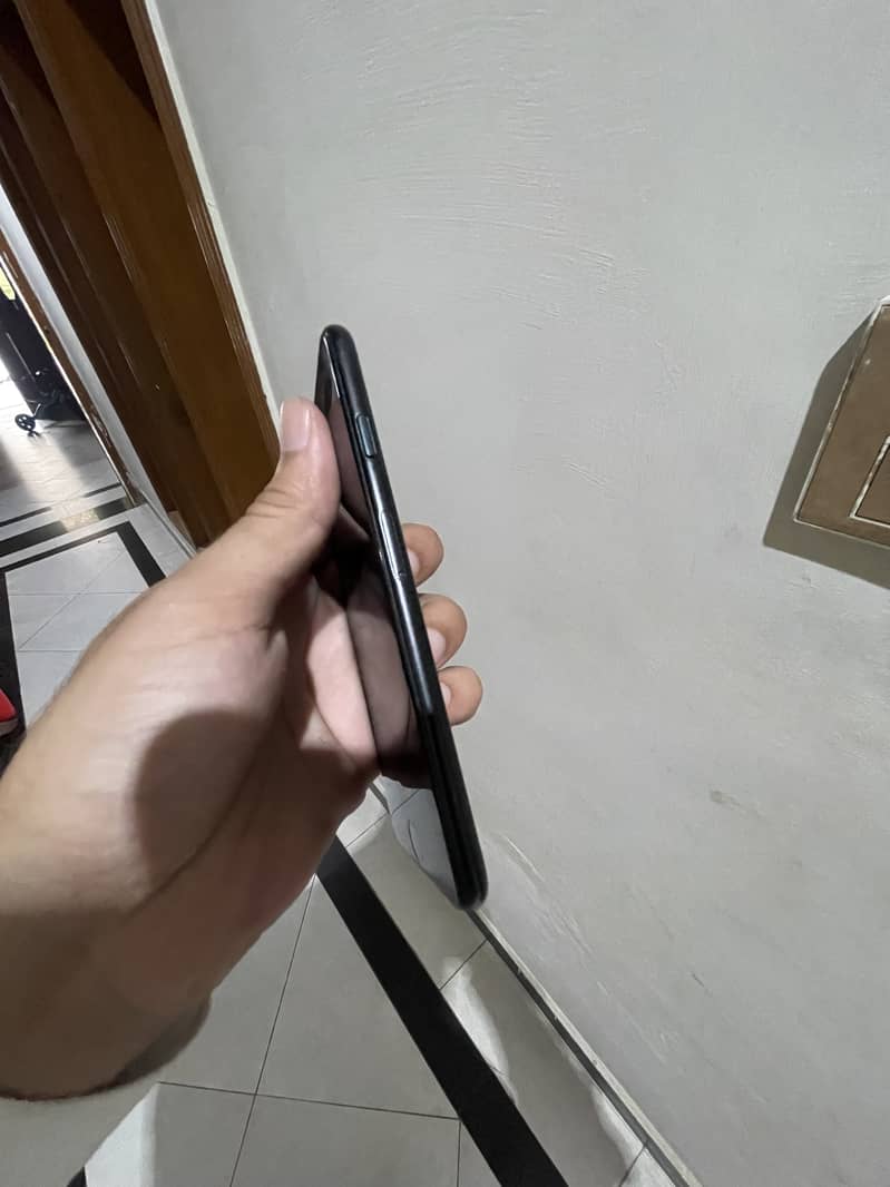 Apple iPhone 7 0