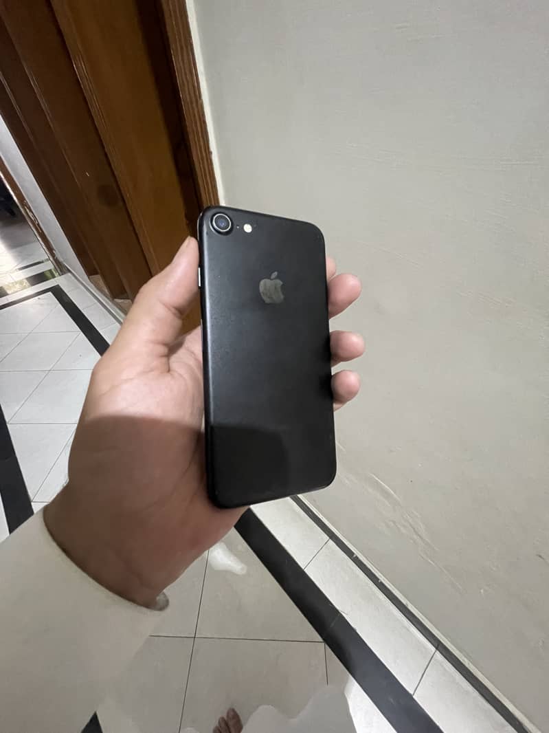 Apple iPhone 7 7