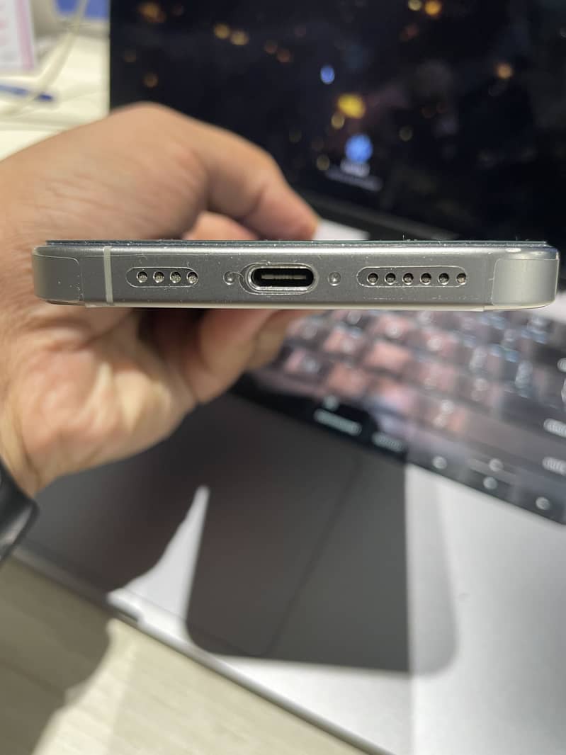 Iphone 16 pro max 1