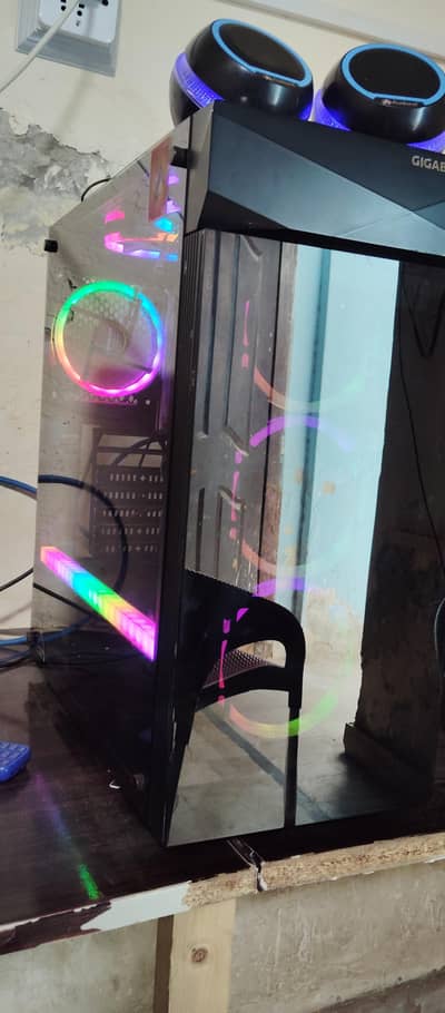 i7.4 th generation 8 GB ram 520 GB SSD. Full customized Gaming Board
