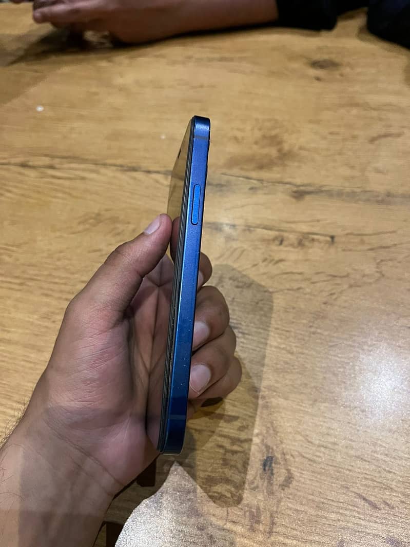 iPhone 12 3