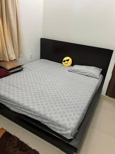 bed set with side table and dressing table