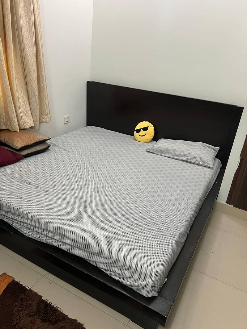 bed set with side table and dressing table 0