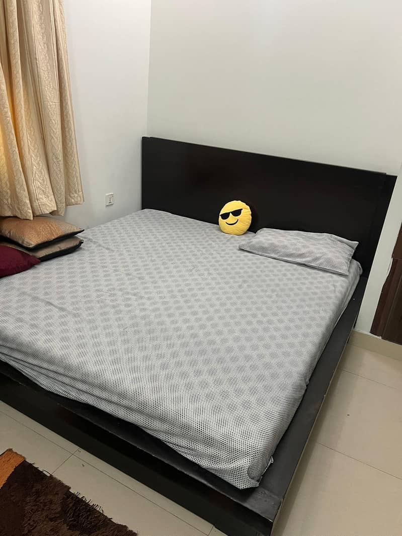 bed set with side table and dressing table 2