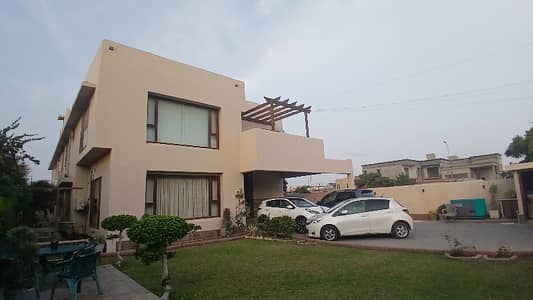 1000-YARD LUXURY BUNGALOW WITH BASEMENT FOR SALE IN DHA PHASE 8 ZONE A
