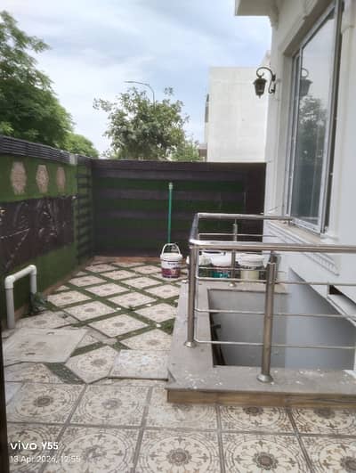 8 Marla 5 Bed House With Basement And Double Kitchen Available For Rent In DHA 9 Town Lahore