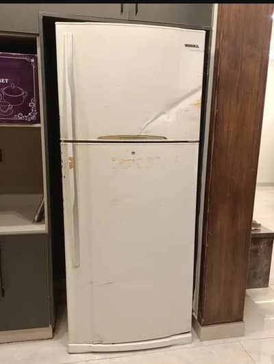 Toshiba refrigerator model GR-R70ATE-used