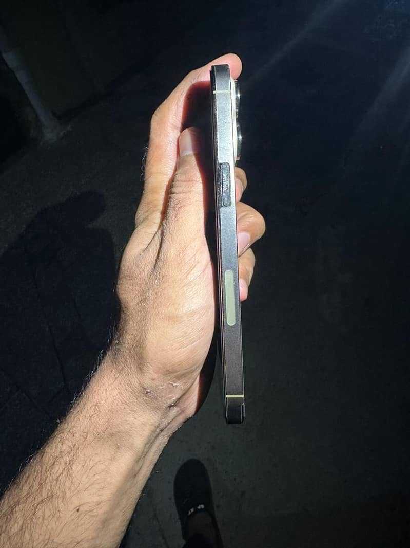 iPhone 14 pro max 2