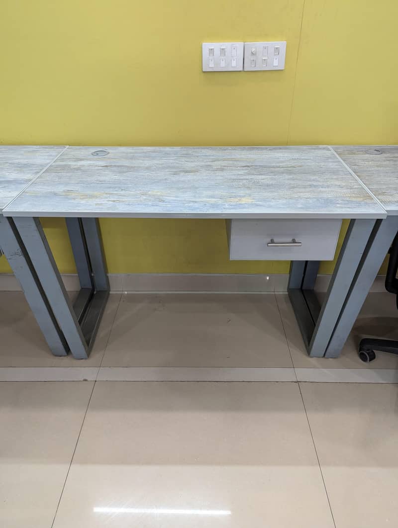 Office Workstations / Tables 0