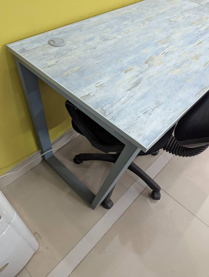 Office Workstations / Tables 2