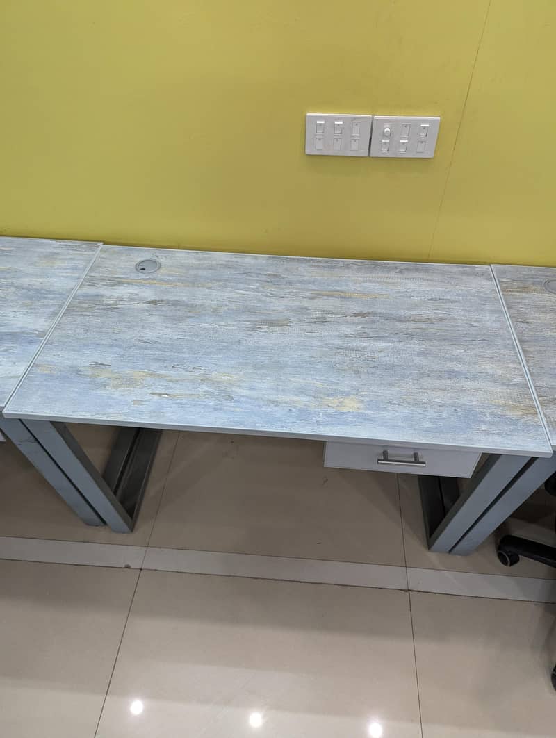 Office Workstations / Tables 3
