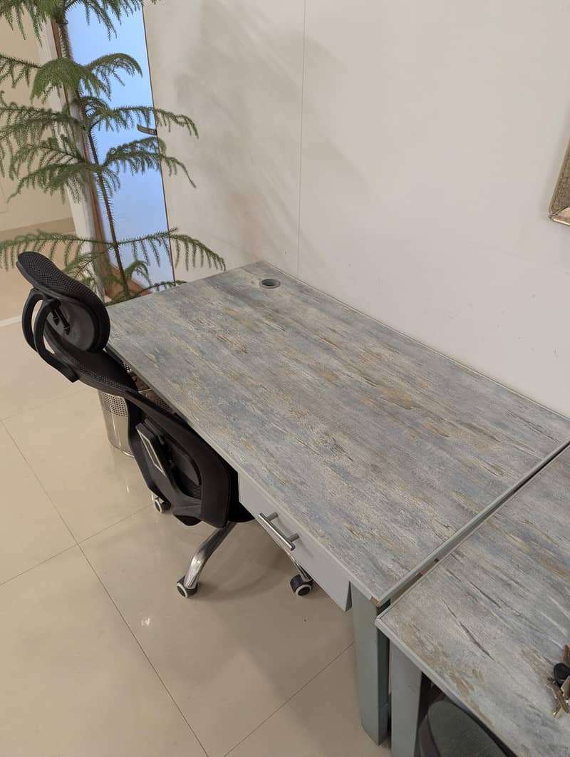 Office Workstations / Tables 4