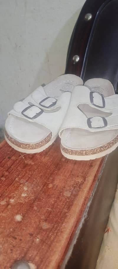 original lard ki chappal hai