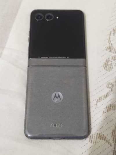 Motorola razr 50 online approved